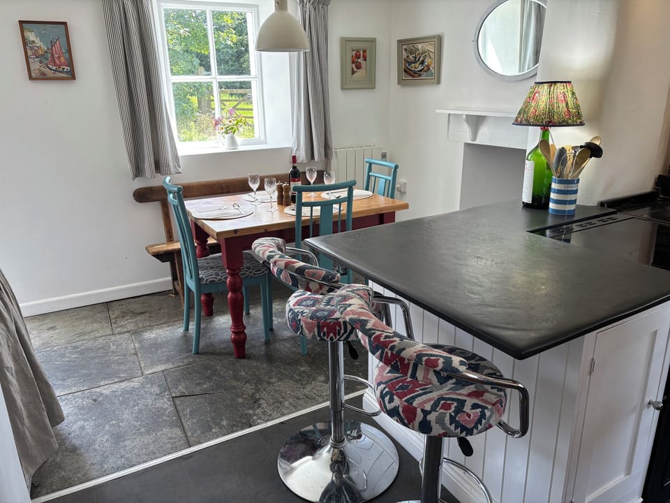 Cottage | Dining