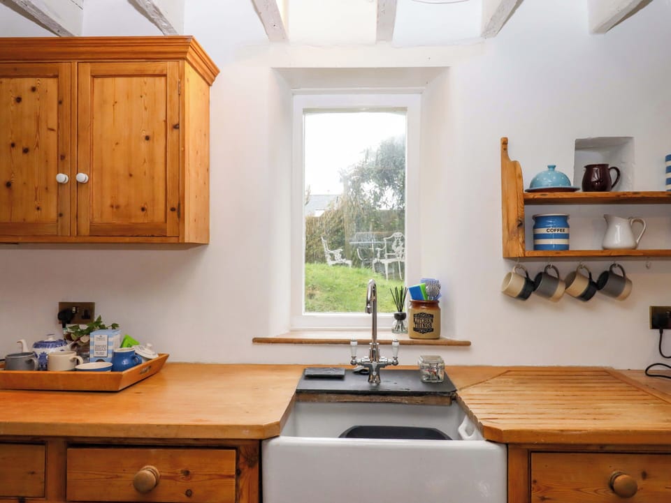 Cookware/dishes/utensils