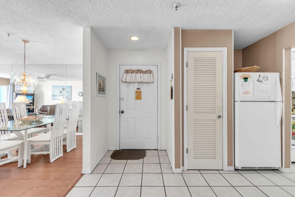 Condo, Multiple Beds (Sea Breeze 704) | Dining