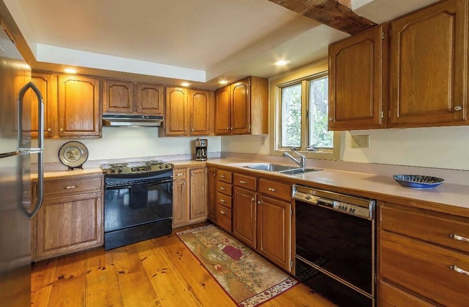 Please note the appliances have been updated since this photo