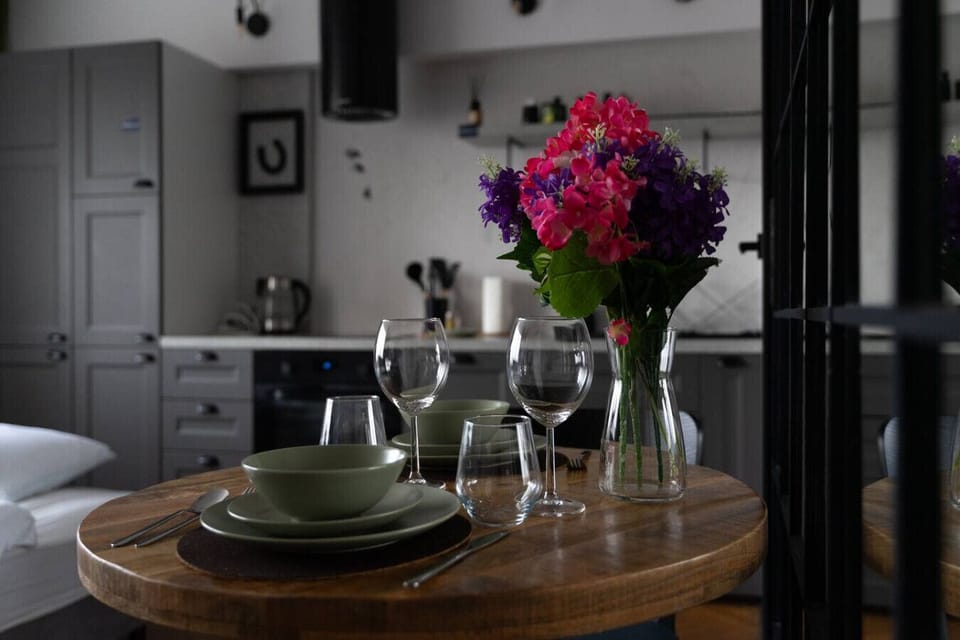 Cozy and Well Located Studio in Warsaw, Perfect for Couples | Book Now with RENTUJEMY