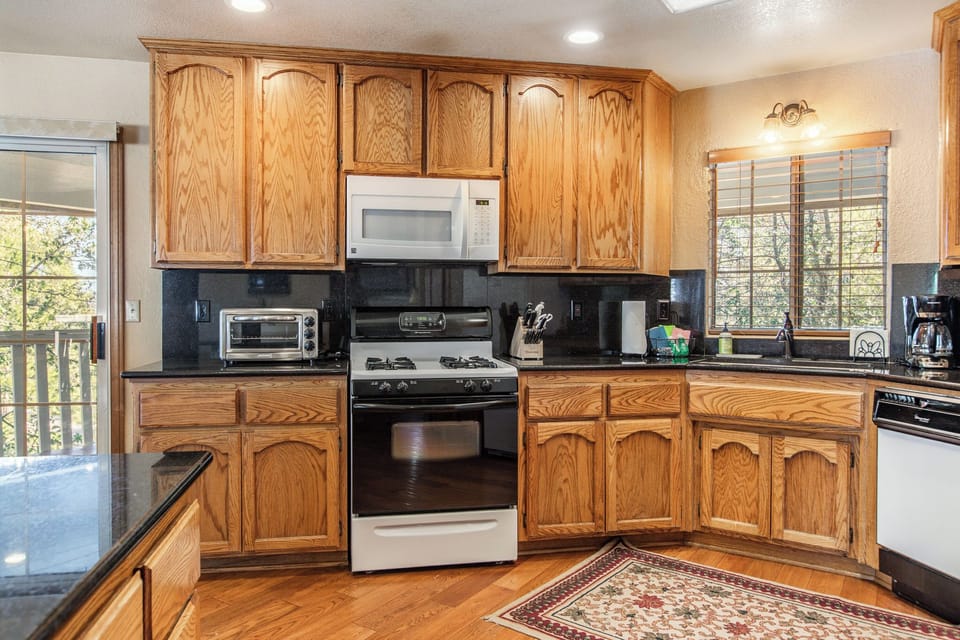 Kitchen - Full Kitchen with all of the amenities