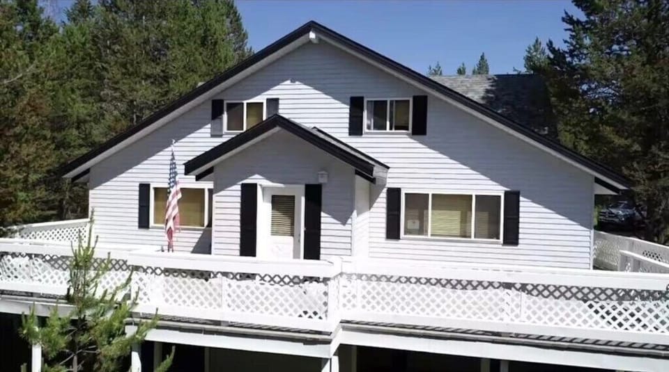 Exterior image 4