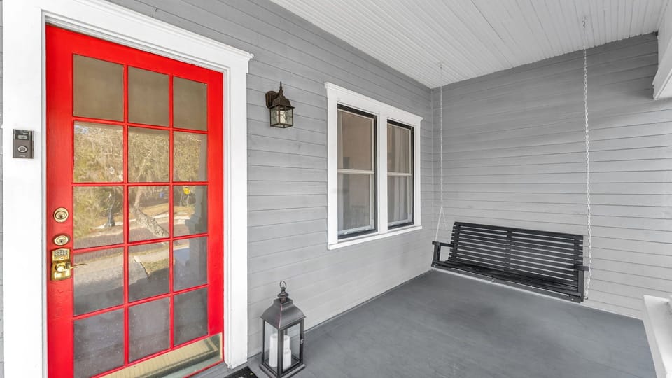 Relax on the inviting front porch swing and enjoy the Florida weather while soaking in the charm of this lively yet cozy neighborhood.