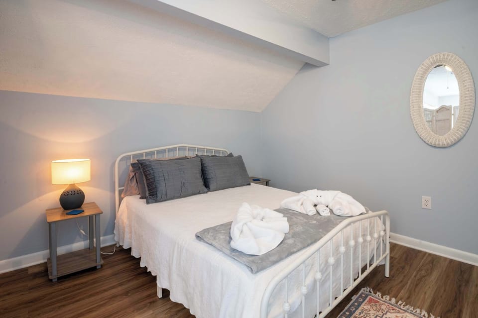 Additional space off the Living Room sleeps 2