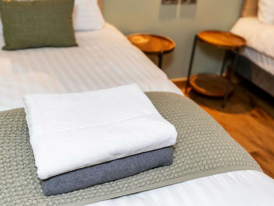Strathyre New Style Golden Oak 2 doubles and 1 twin