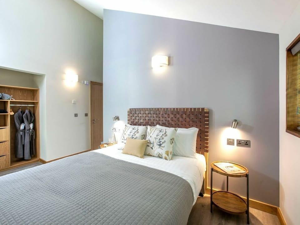 Garwnant White Willow Premium Valley View