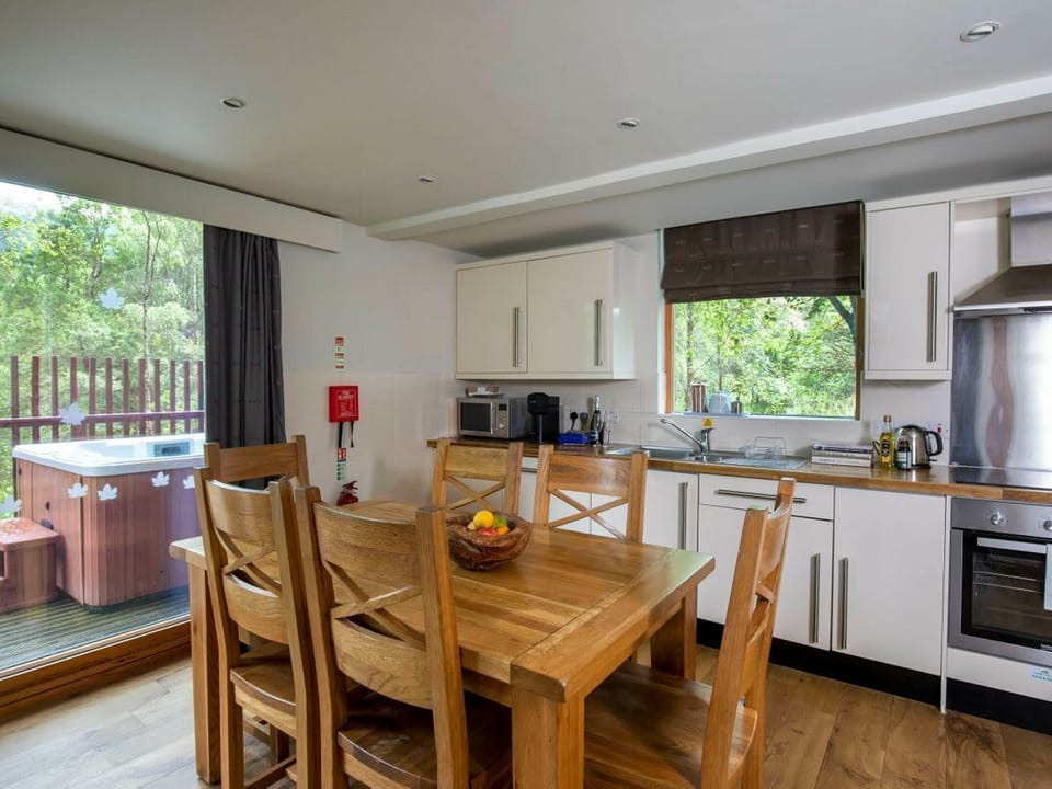 Strathyre Classic Golden Oak Lochside