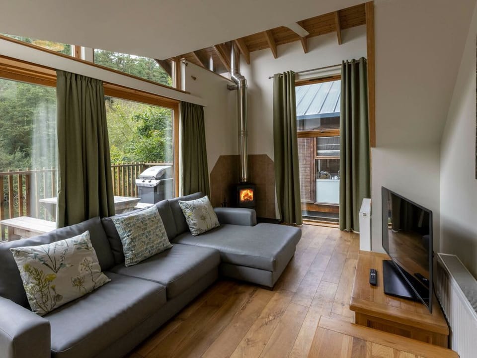 Keldy Classic Golden Oak Treehouse