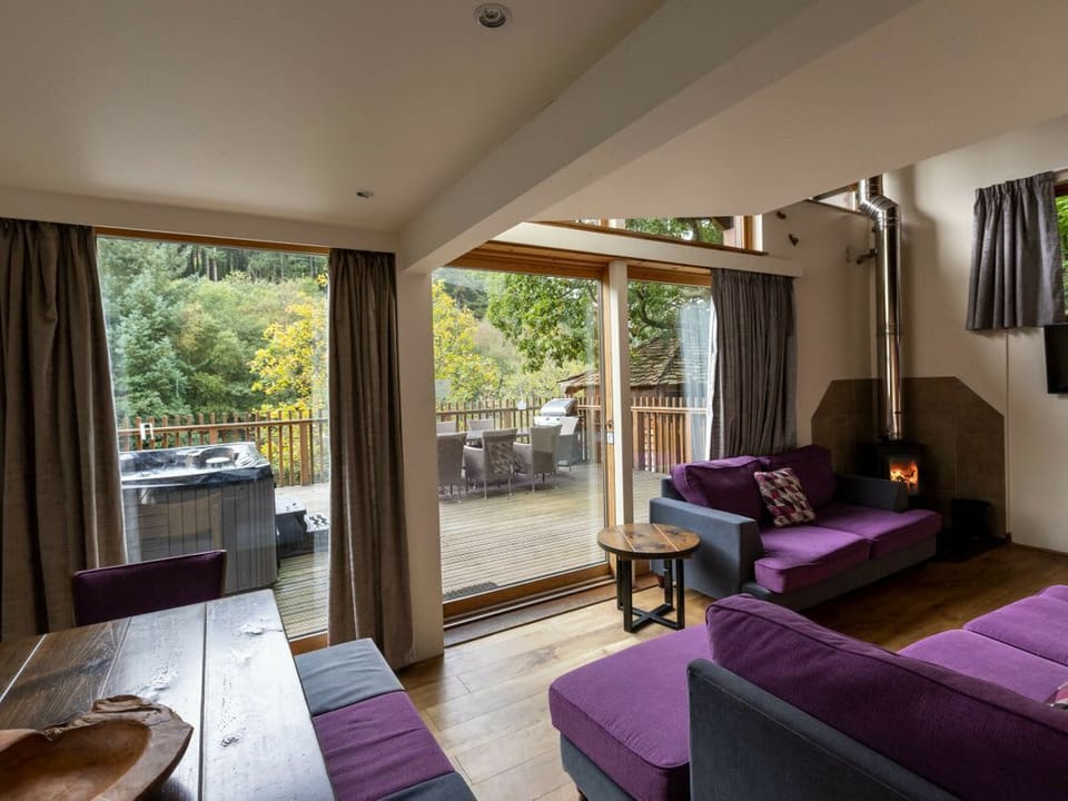 Deerpark Classic Golden Oak Treehouse