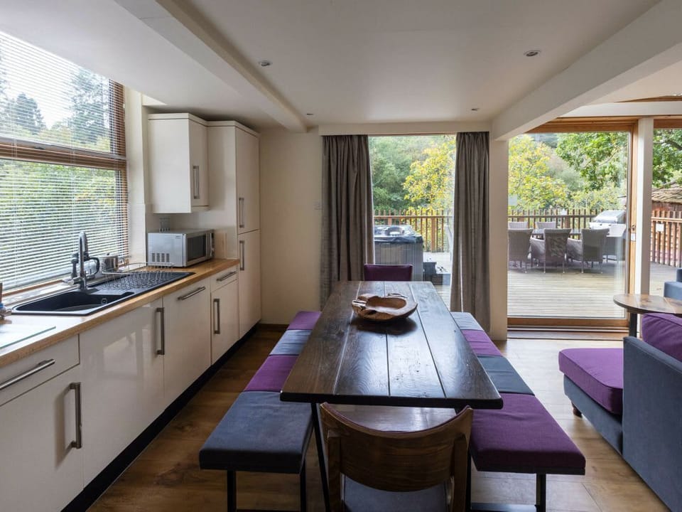 Deerpark Classic Golden Oak Treehouse
