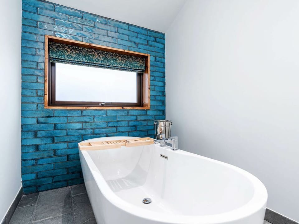Delamere Forest Golden Oak Hideaway