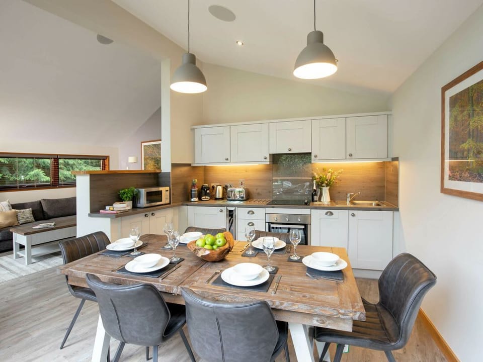 Delamere Forest White Willow Premium
