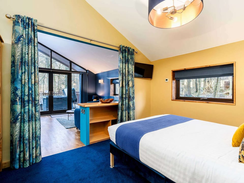 Delamere Forest Golden Oak Hideaway