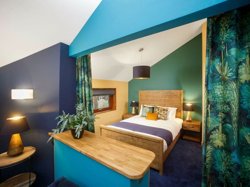 Strathyre Golden Oak Hideaway Lochside