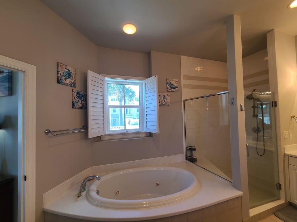 Jetted Tub and Shower