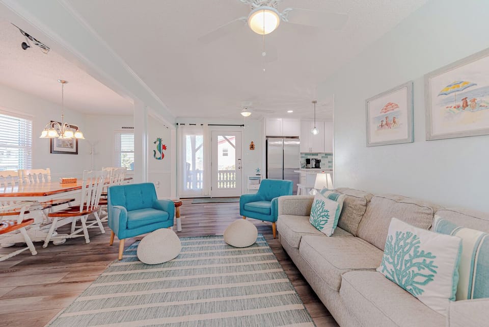 Mid-Level Dining/Living/Kitchen Area