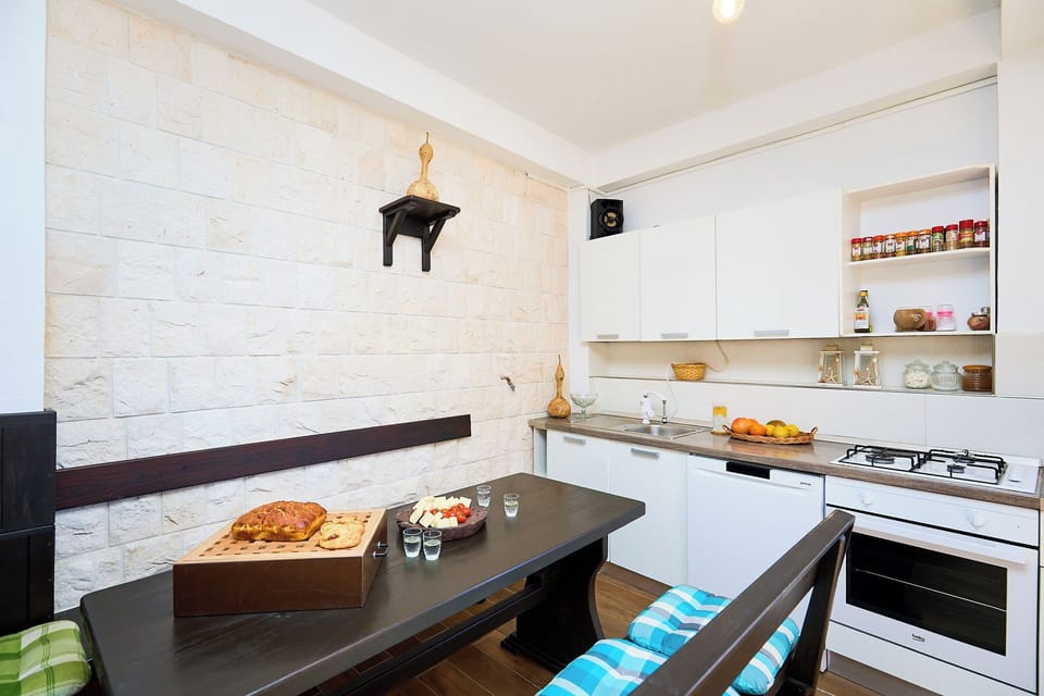Villa (3 Bedrooms) | In-room dining