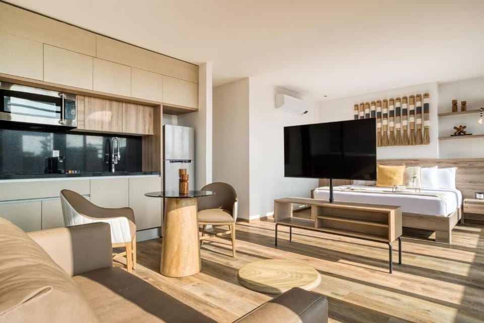 Superior Loft, Balcony, City View | Interior