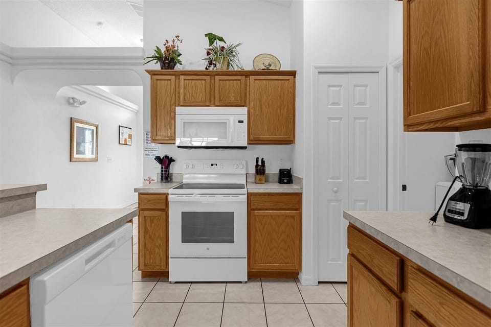 Kitchen Area With Stove, Microwave & Blender