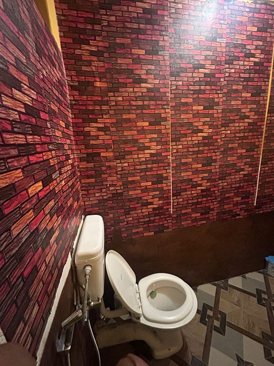 Economy Shared Dormitory | Bathroom | Shower, rainfall showerhead, free toiletries, hair dryer