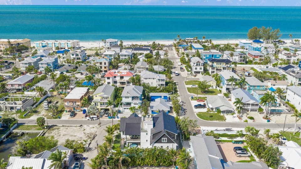 Rear Elevation - Gulf Views - 4min walk to the beach!