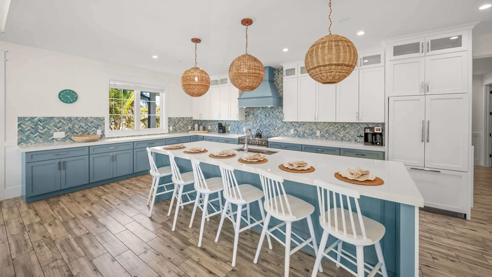 Chef's Kitchen - Island Seating for 6