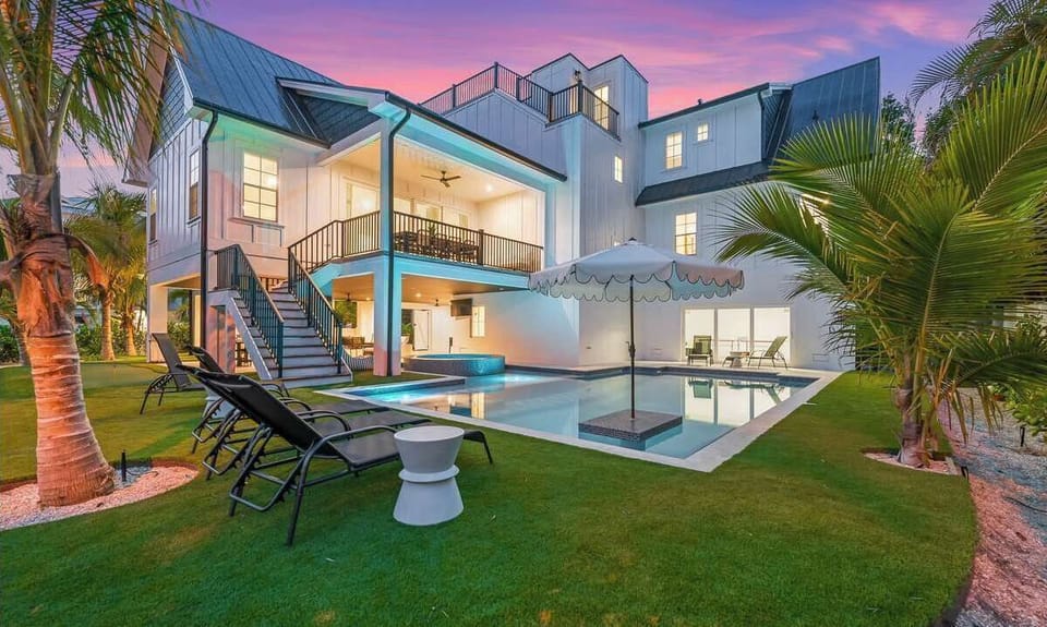 Welcome to Sunset Sunrise - 10 bed/11 bath - Heated PoolSpa - Putt Putt