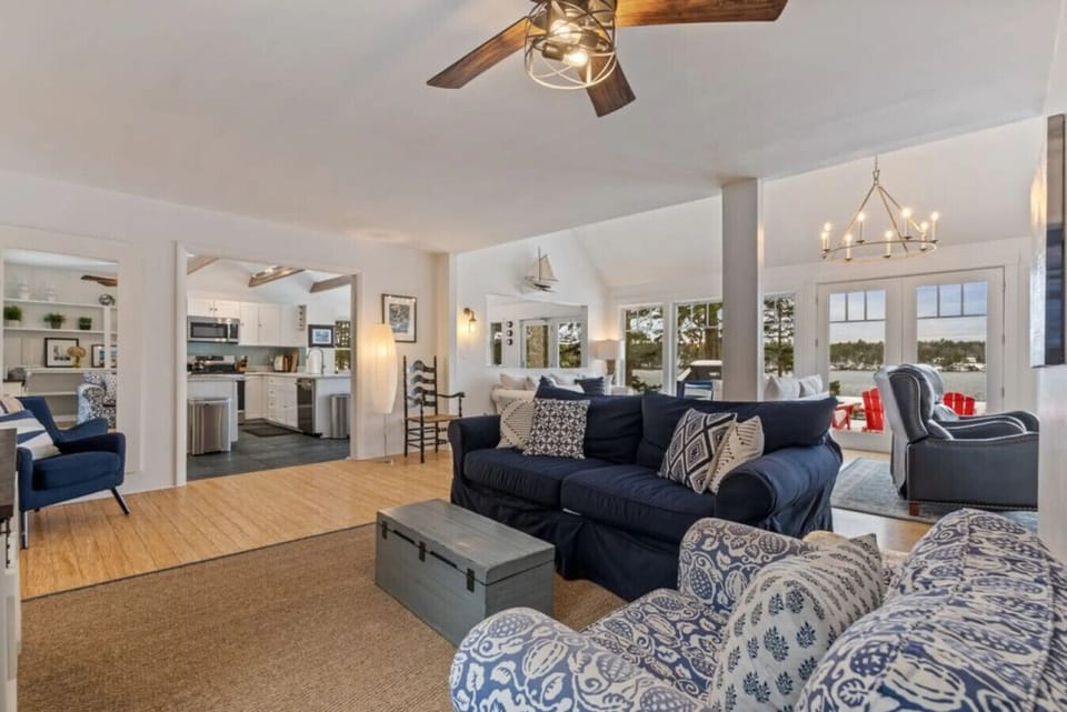 Lounge area with smart TV