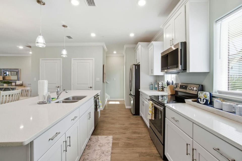 Cook up a feast in our modern kitchen with bright finishes and a large island.