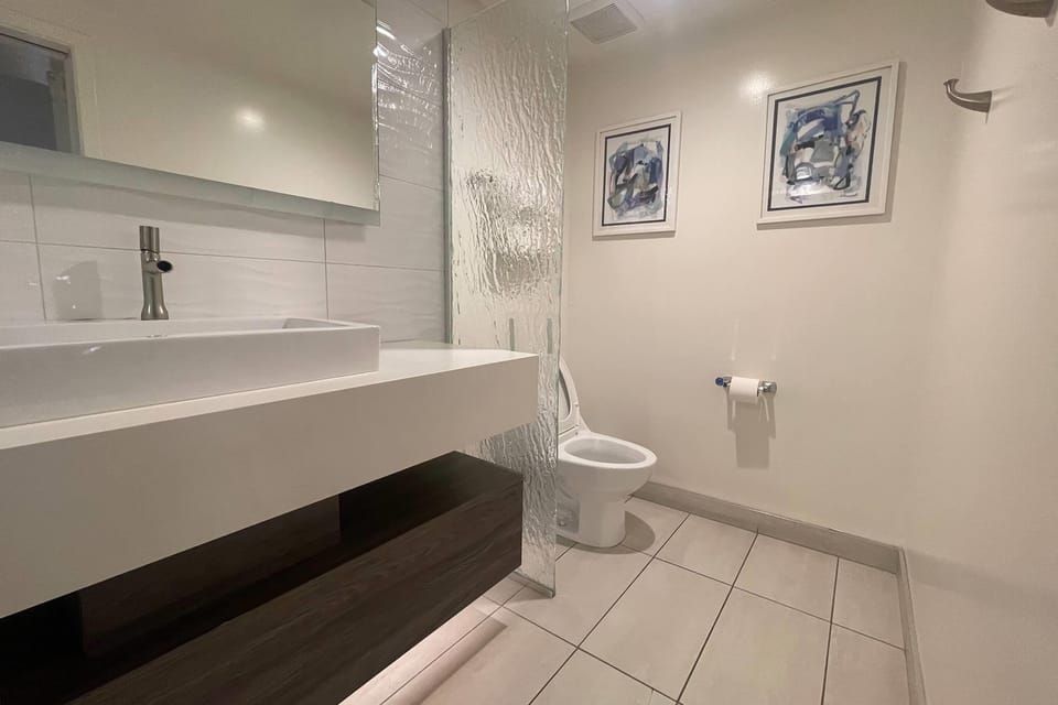 Deluxe Room, 1 King Bed, Non Smoking | Bathroom