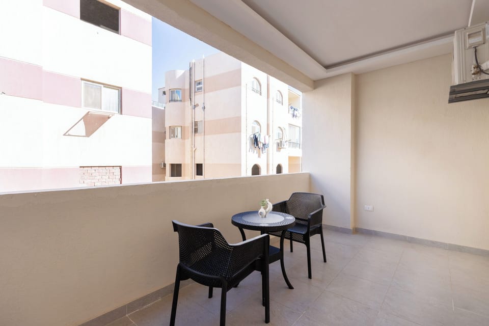 Deluxe Apartment, 3 Bedrooms, Balcony, City View | Outdoor dining