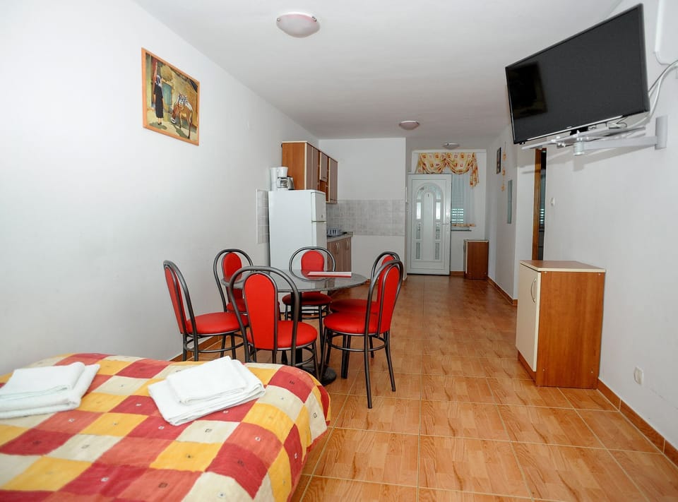 Apartment (Comfort Two Bedroom Apartment with Se) | 11 bedrooms, free WiFi