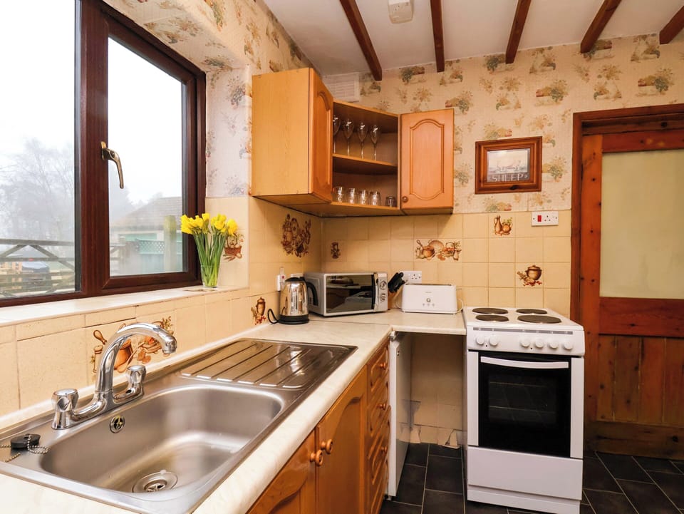 Cottage | Private kitchen | Cookware/dishes/utensils