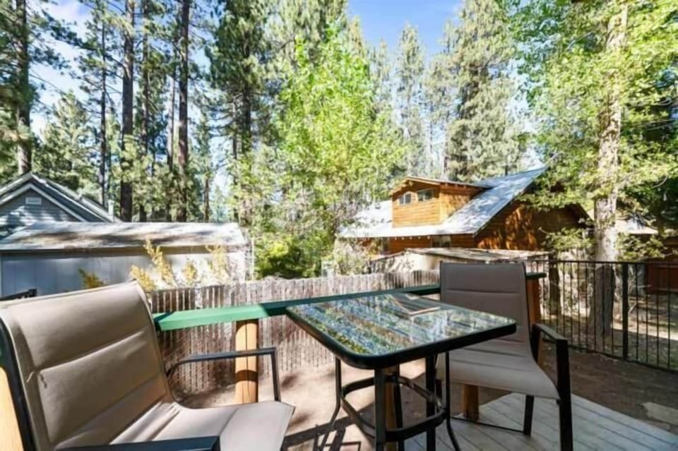 Basic House, Patio, Mountain View | Outdoor dining