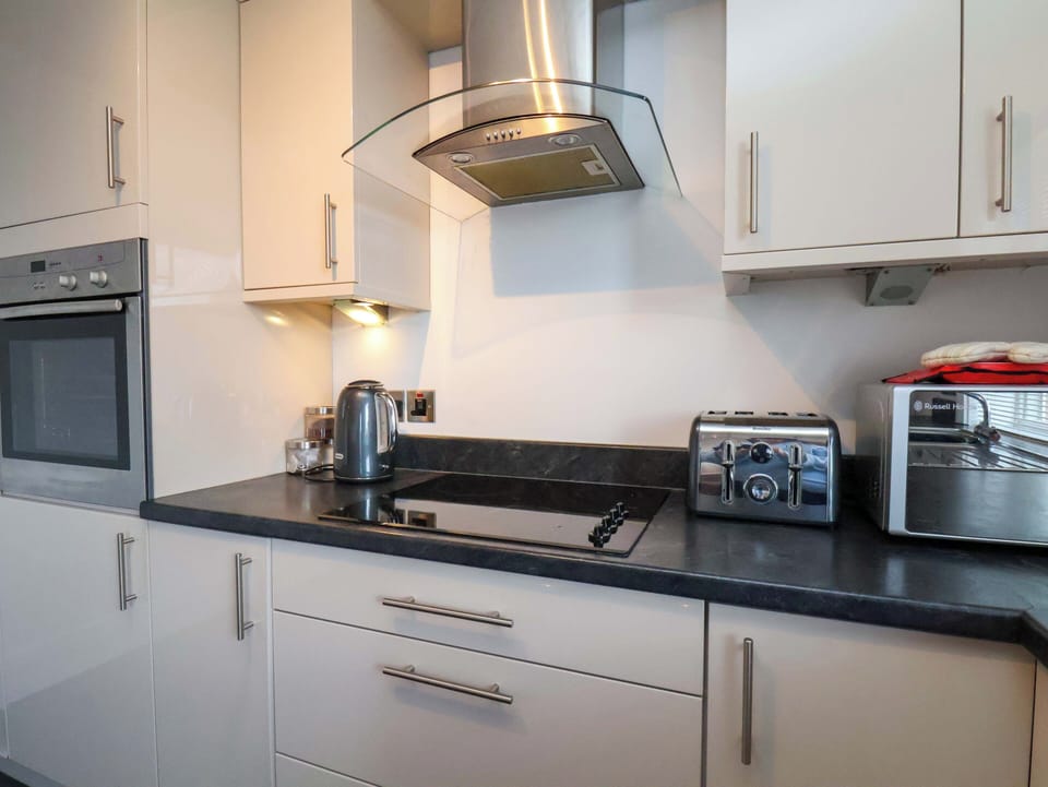 Dishwasher, cookware/dishes/utensils