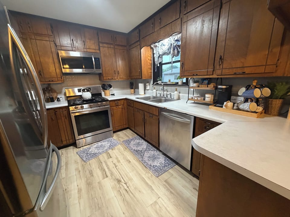     Fully equipped kitchen with everything needed for home-cooked meal