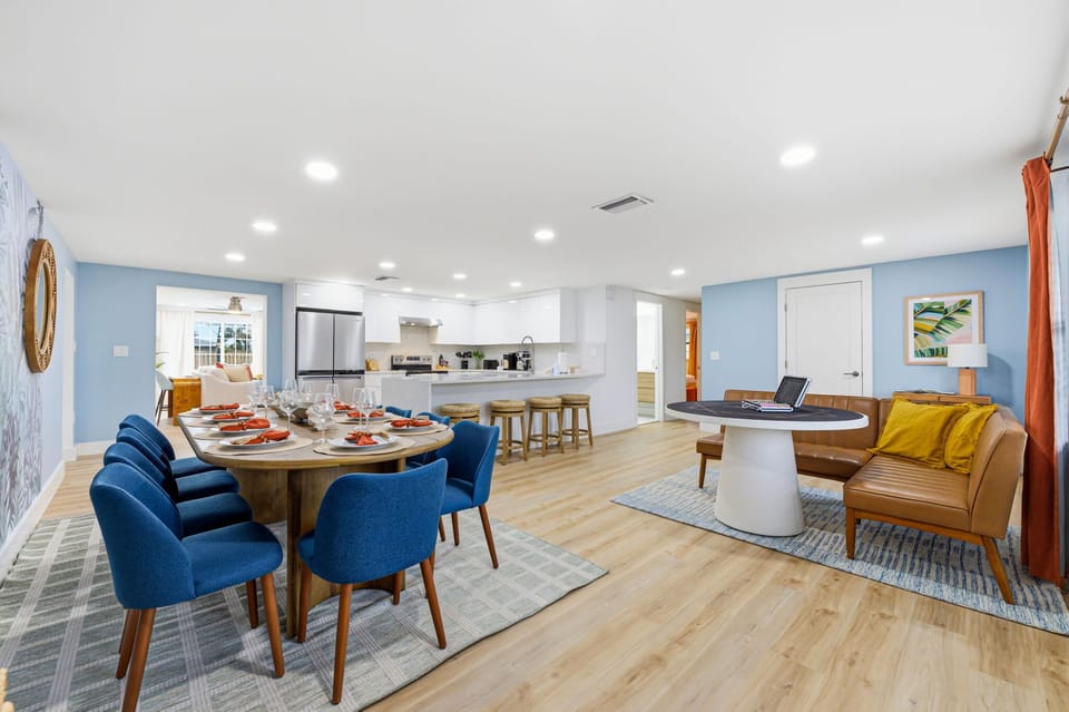 Flow into comfort, flow into fun. No walls, no boundaries—just an inviting space to live your vacation to the fullest.