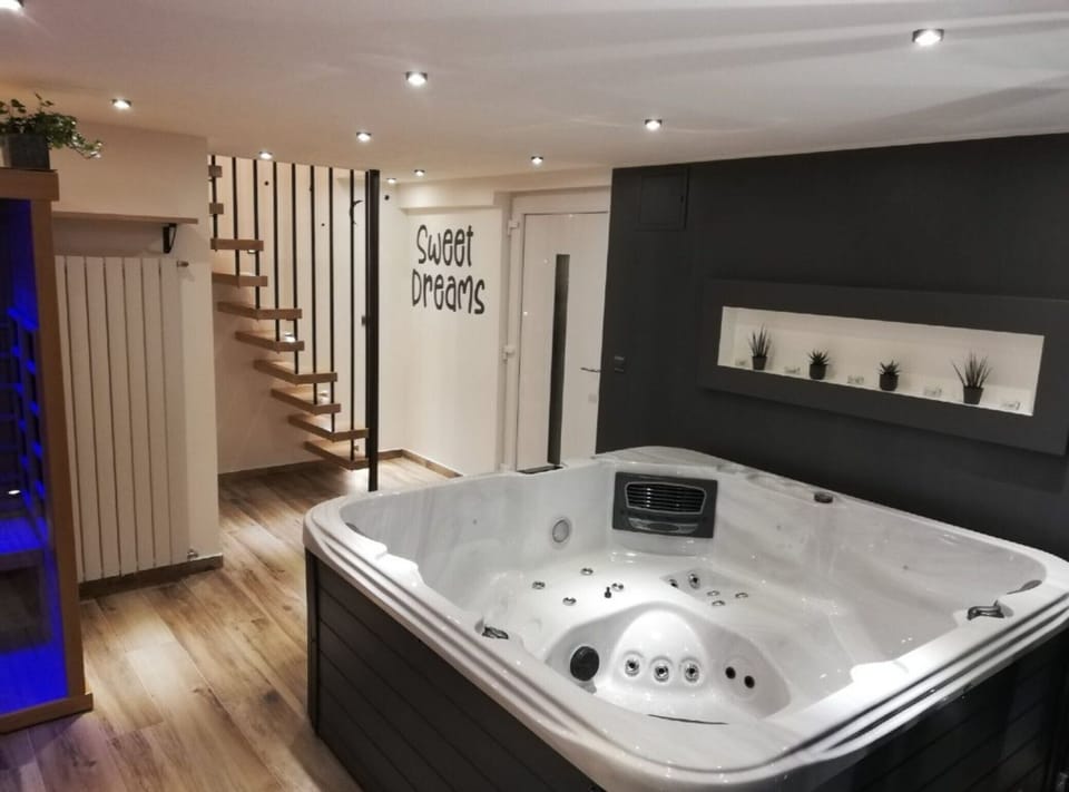 Indoor spa tub