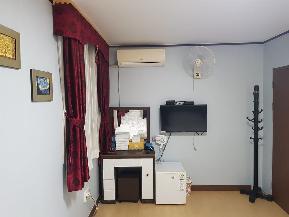 Family Room | Free WiFi