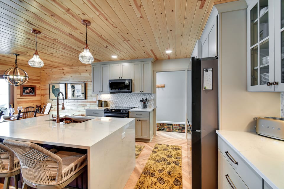 Kitchen | Main Level