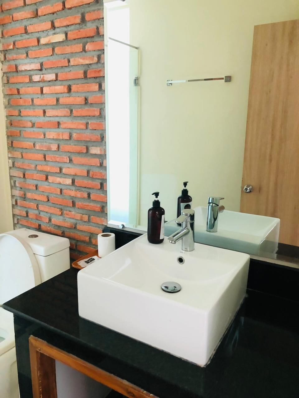 Superior Double Room | Bathroom | Towels, soap, shampoo, toilet paper