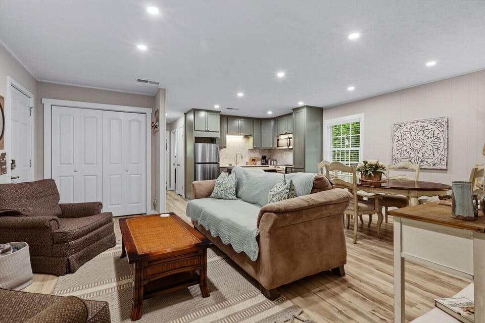 Living Room | Sofa Seating | Dining Area Access