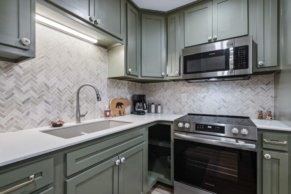 Kitchen | Stainless Steel Appliances | Cabinet Storage