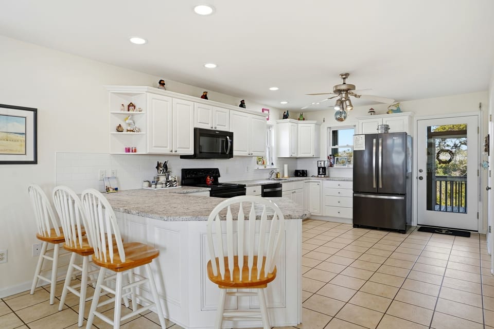 Additional seating in kitchen for a total of 10