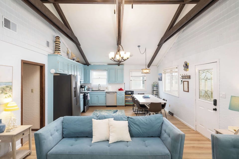 Top Level: Open-Concept Living, Dining & Kitchen