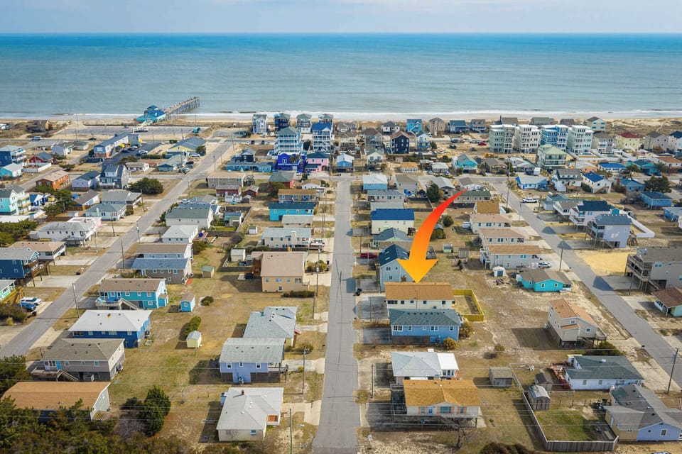 Aerial View - 3 min walk to the beach 