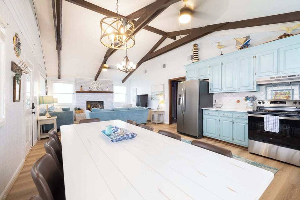 Top Level: Dining Area
