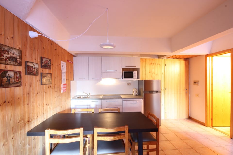Apartment, 1 Bedroom for 6 people | Private kitchen | Full-size fridge, stovetop, electric kettle, cookware/dishes/utensils