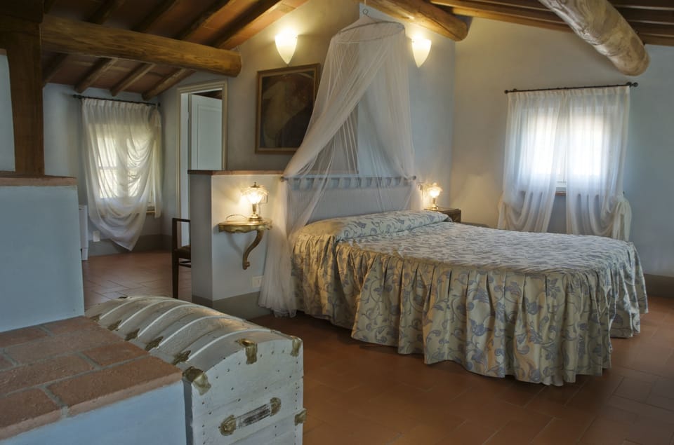 Deluxe Double Room | Minibar, in-room safe, individually decorated, individually furnished